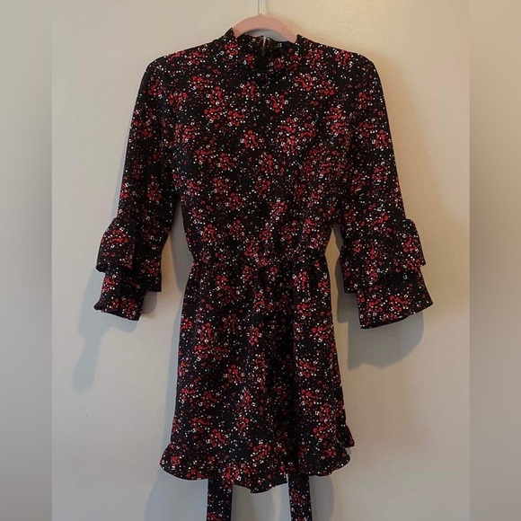 Dynamite Medium Black Red Floral Romper - Picture 3 of 8